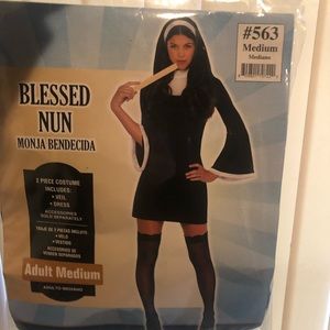 Adult nun costume,never worn only tried on